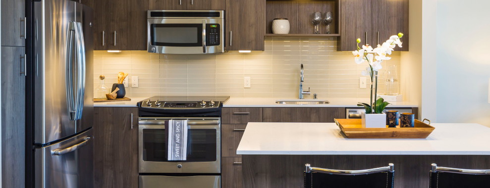 A modern kitchen area with kitchen island and seats